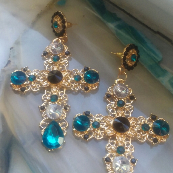 Jewelry - Gold w/crystals super pretty earrings Teal & black
